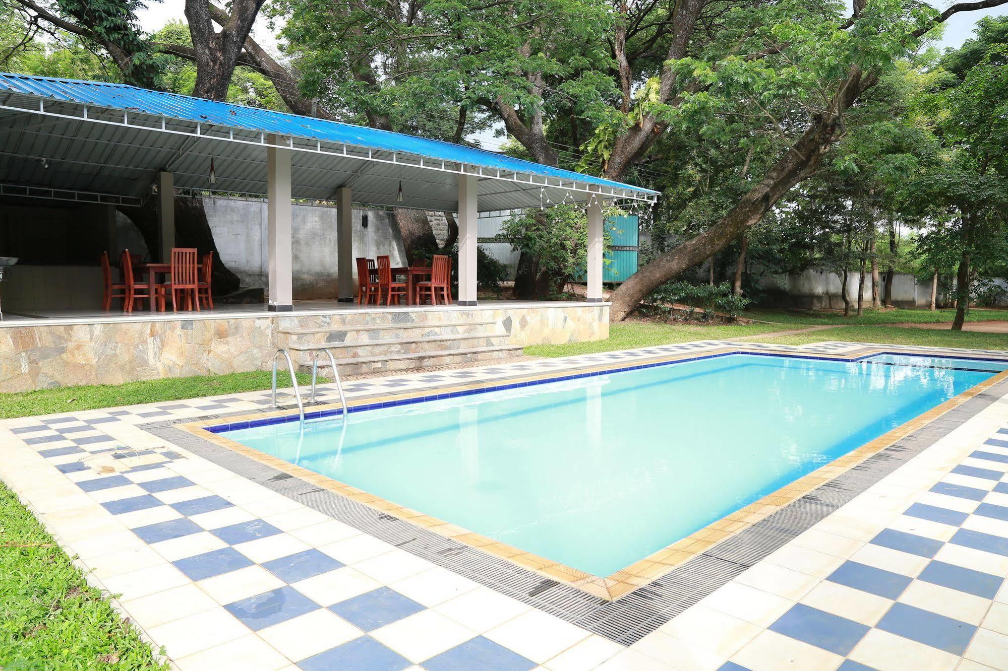 Grand Kalundawa - Dambulla'S Hidden Secret Hotel Buitenkant foto